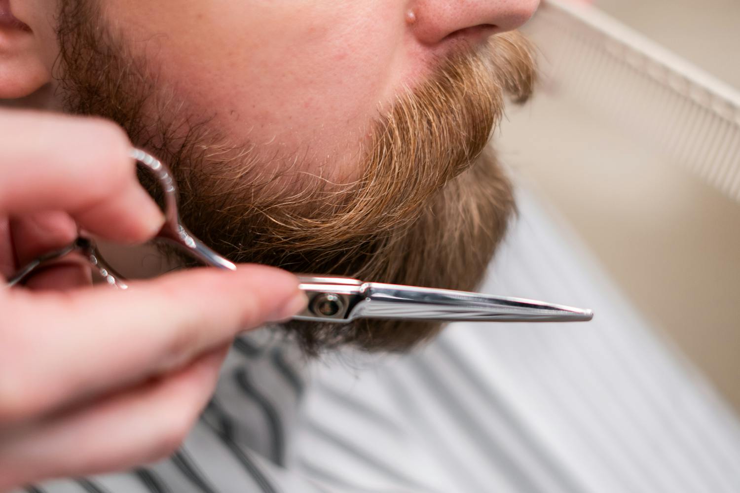 Cel mai bun aparat de tuns barba